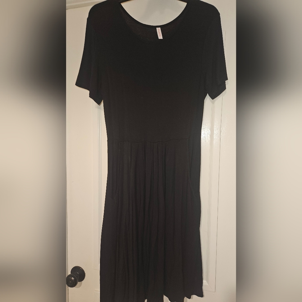 Elegant Black Short Sleeve Midi Dress
